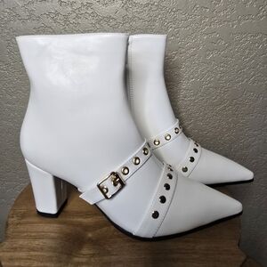 NIB! White Ankle Booties, Ladies Size 7.5